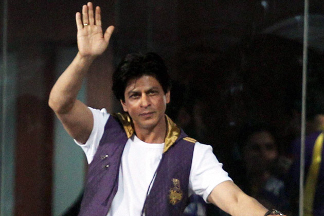 Shah Rukh Khan sorry for smoking in public, ready to pay fine